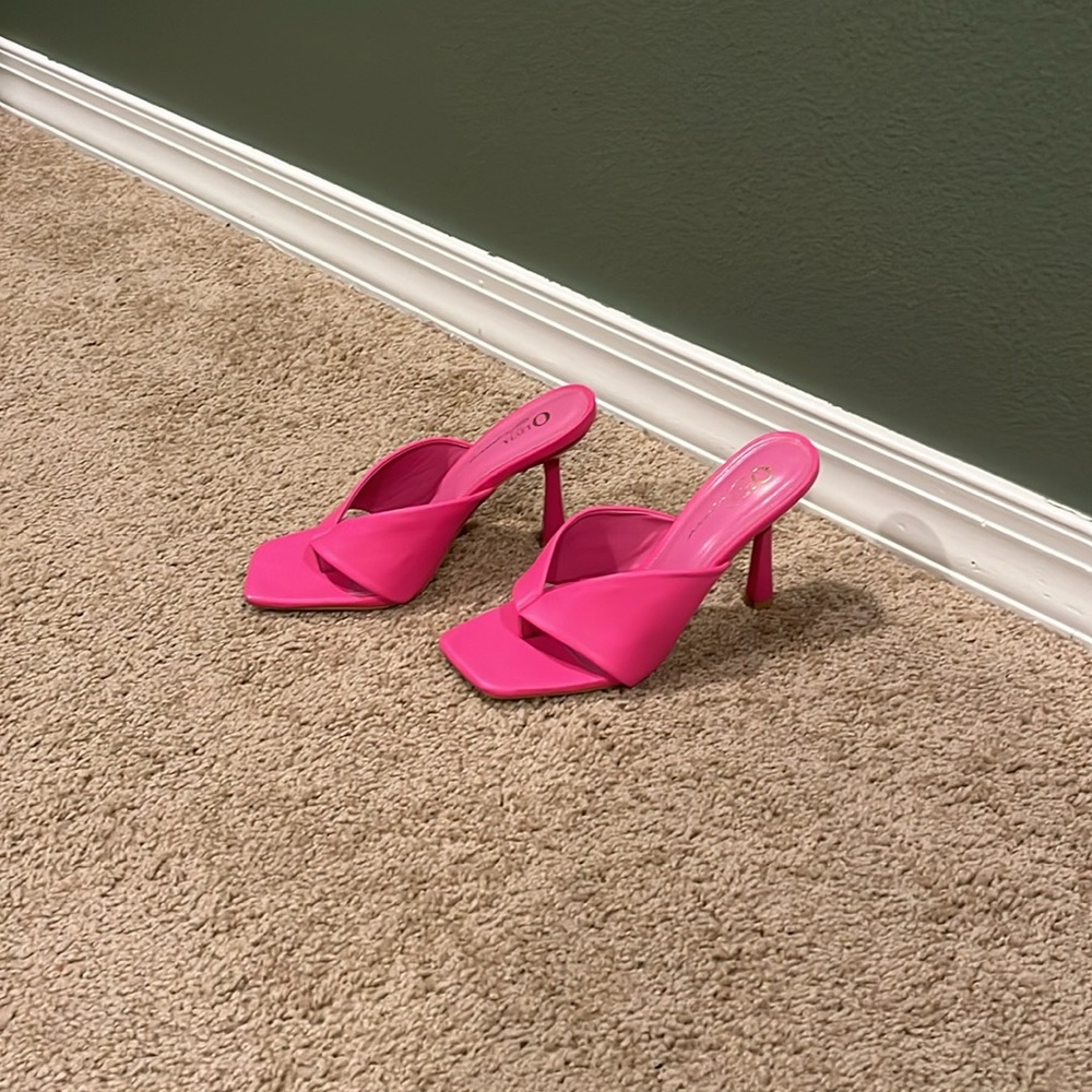 Pink heels - Picture 2 of 5